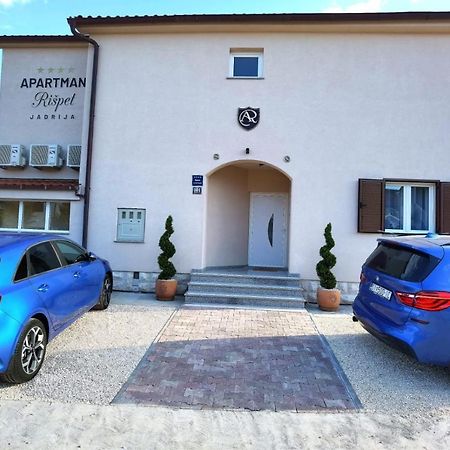 Apartmani Rispet シベニク エクステリア 写真