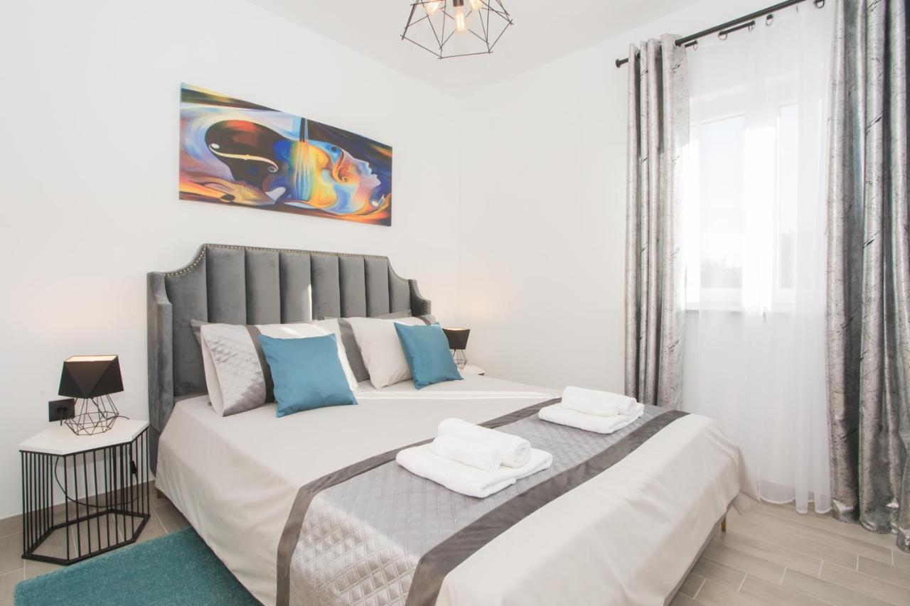 Apartmani Rispet シベニク エクステリア 写真