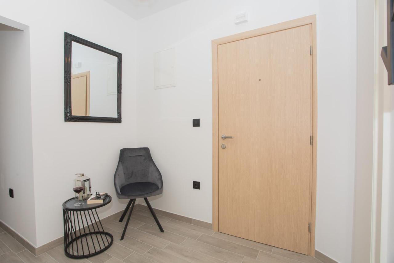 Apartmani Rispet シベニク エクステリア 写真
