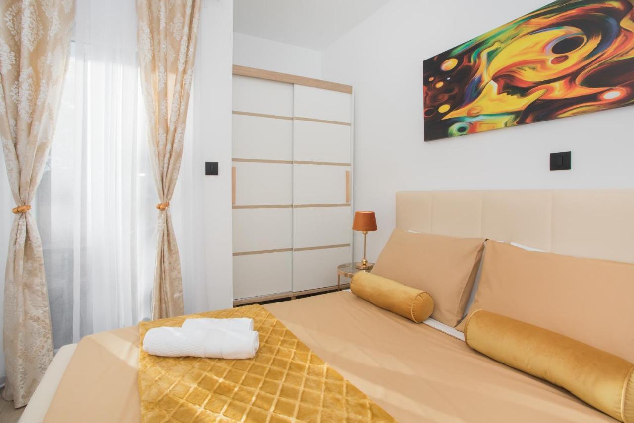 Apartmani Rispet シベニク エクステリア 写真