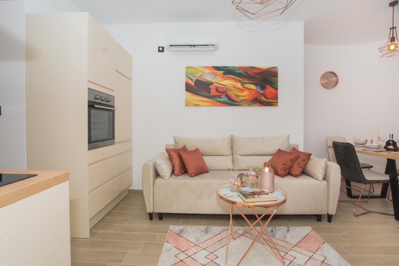 Apartmani Rispet シベニク エクステリア 写真