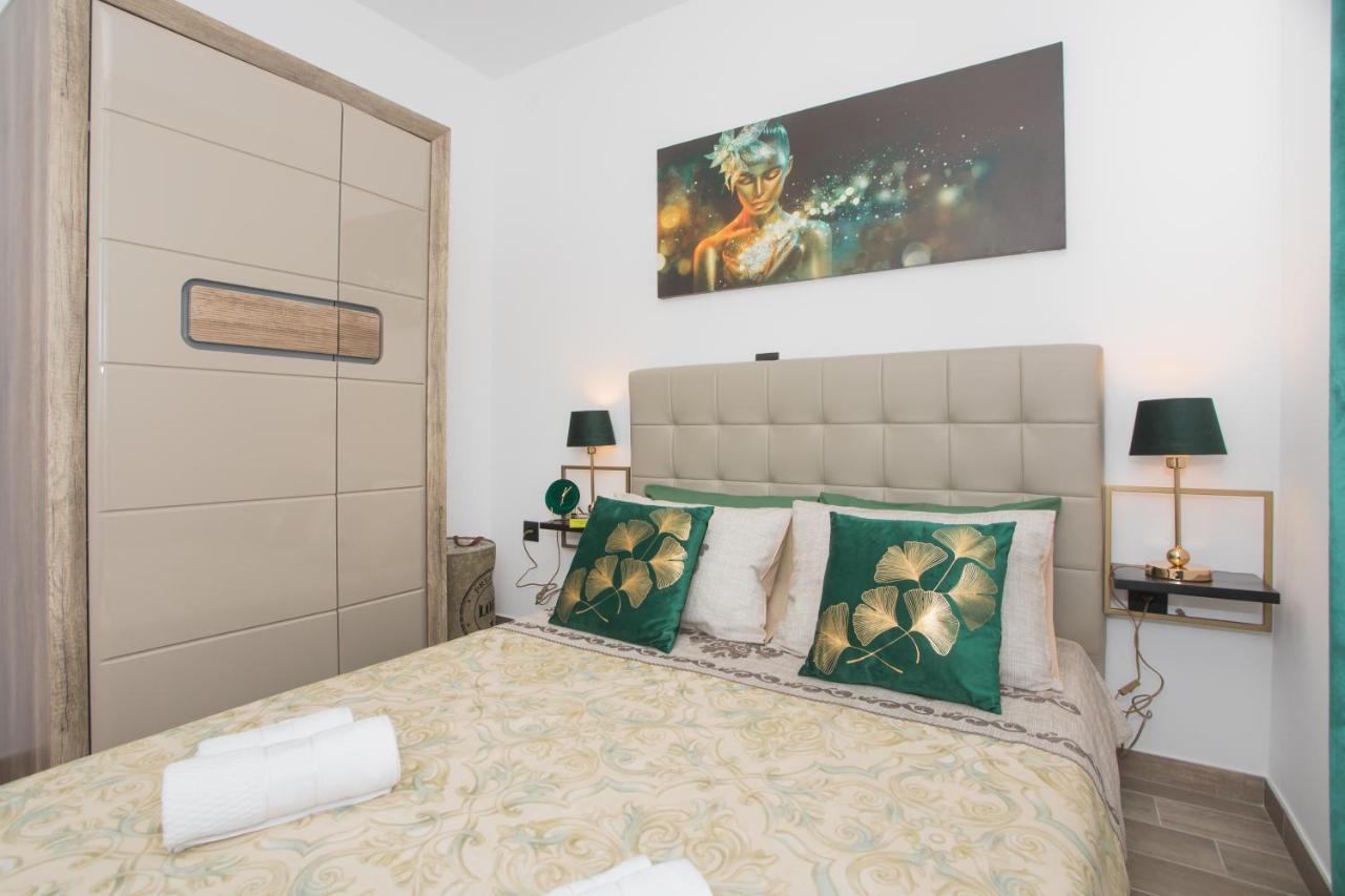 Apartmani Rispet シベニク エクステリア 写真
