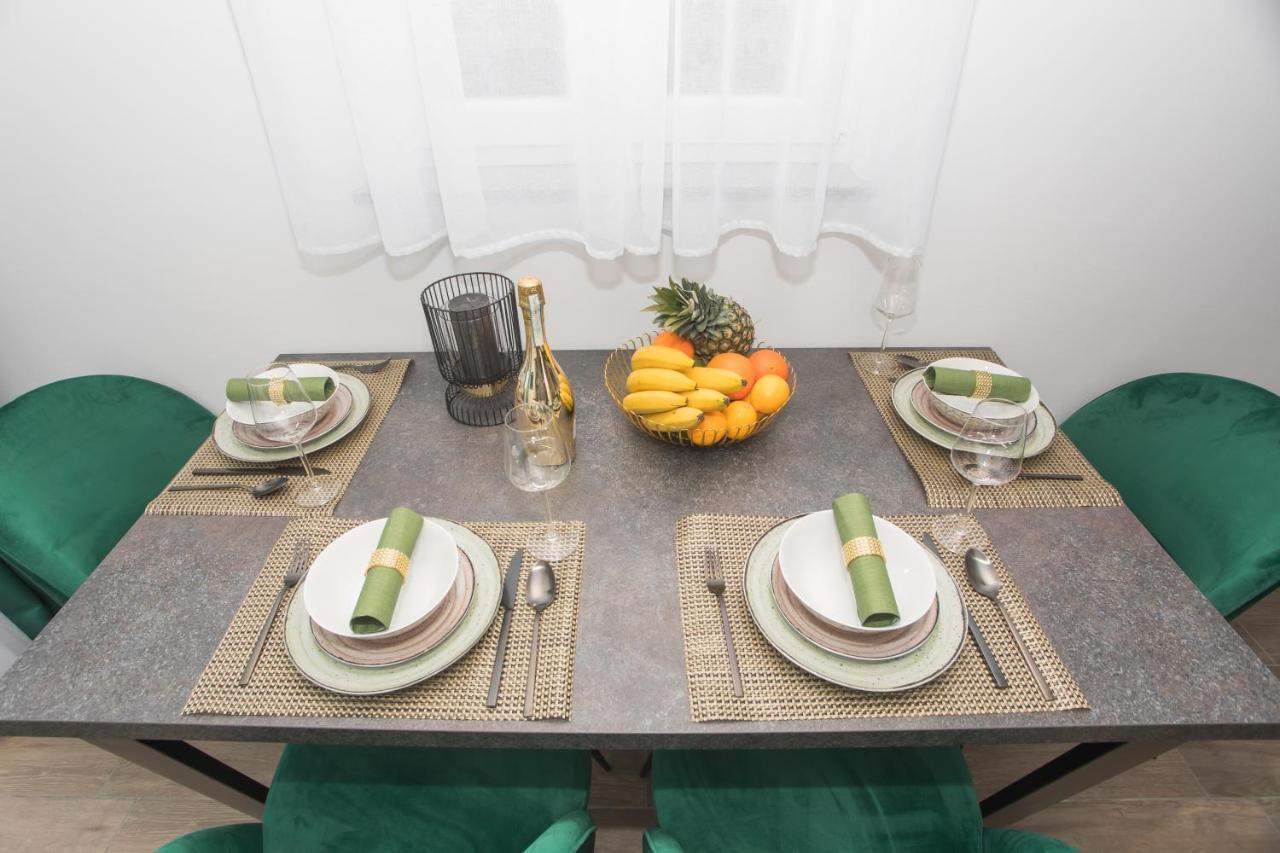 Apartmani Rispet シベニク エクステリア 写真