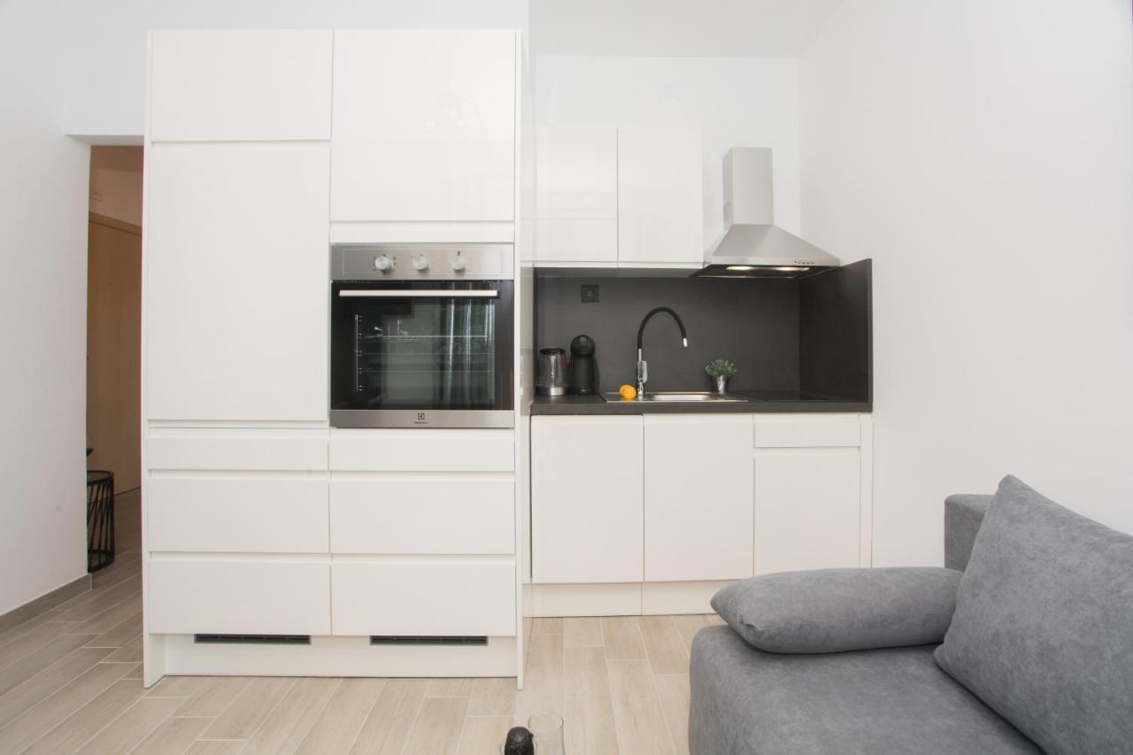 Apartmani Rispet シベニク エクステリア 写真