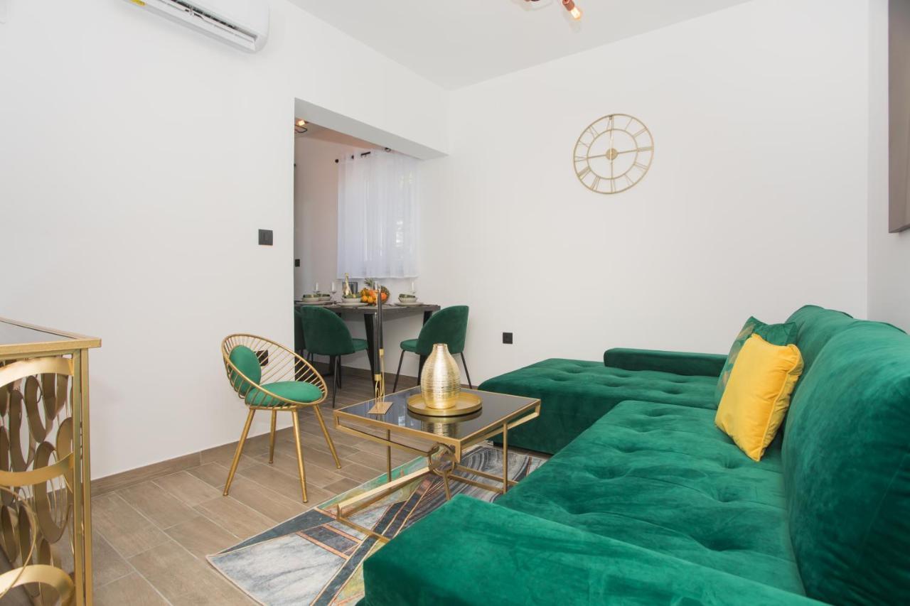 Apartmani Rispet シベニク エクステリア 写真