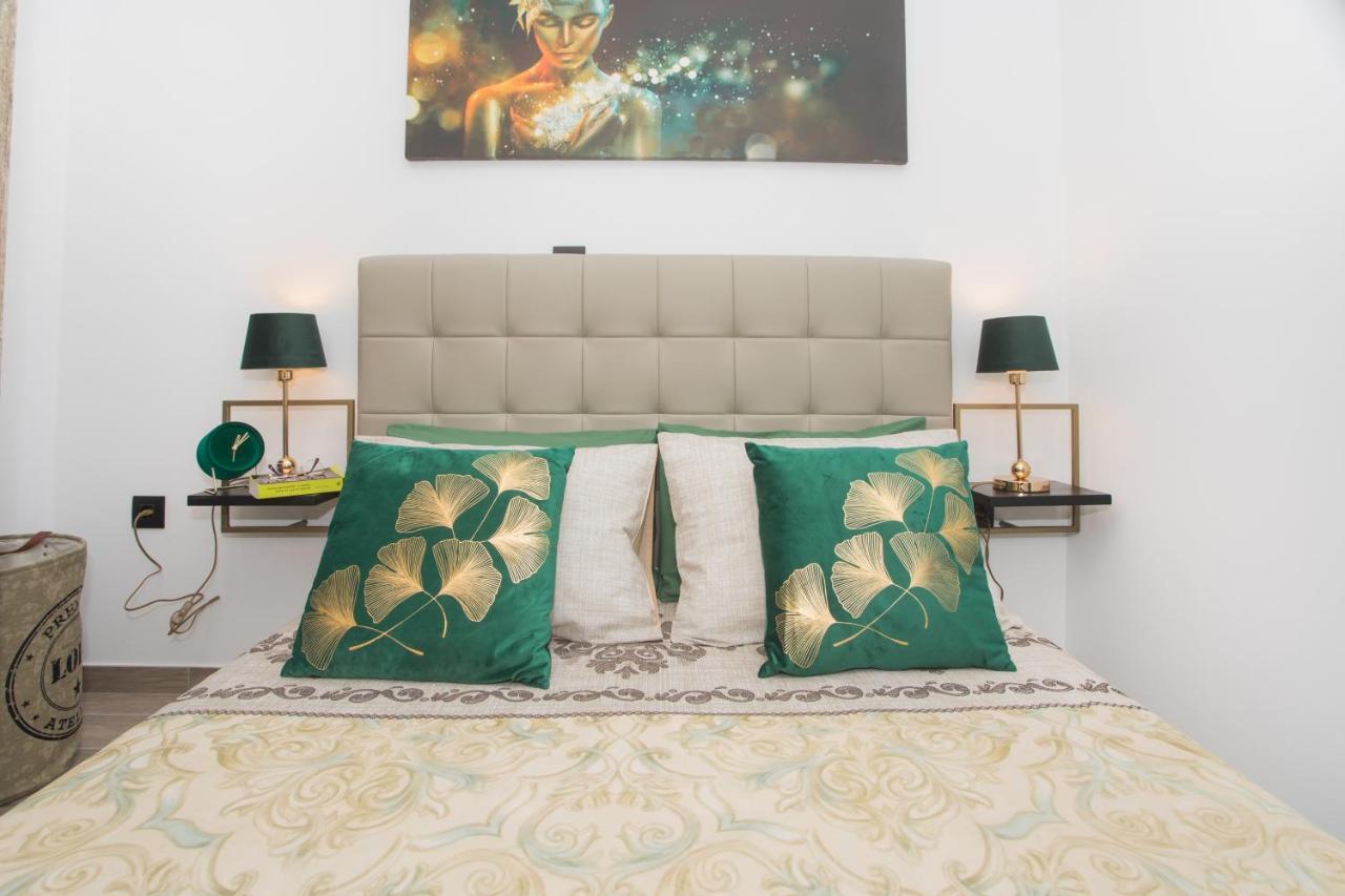 Apartmani Rispet シベニク エクステリア 写真