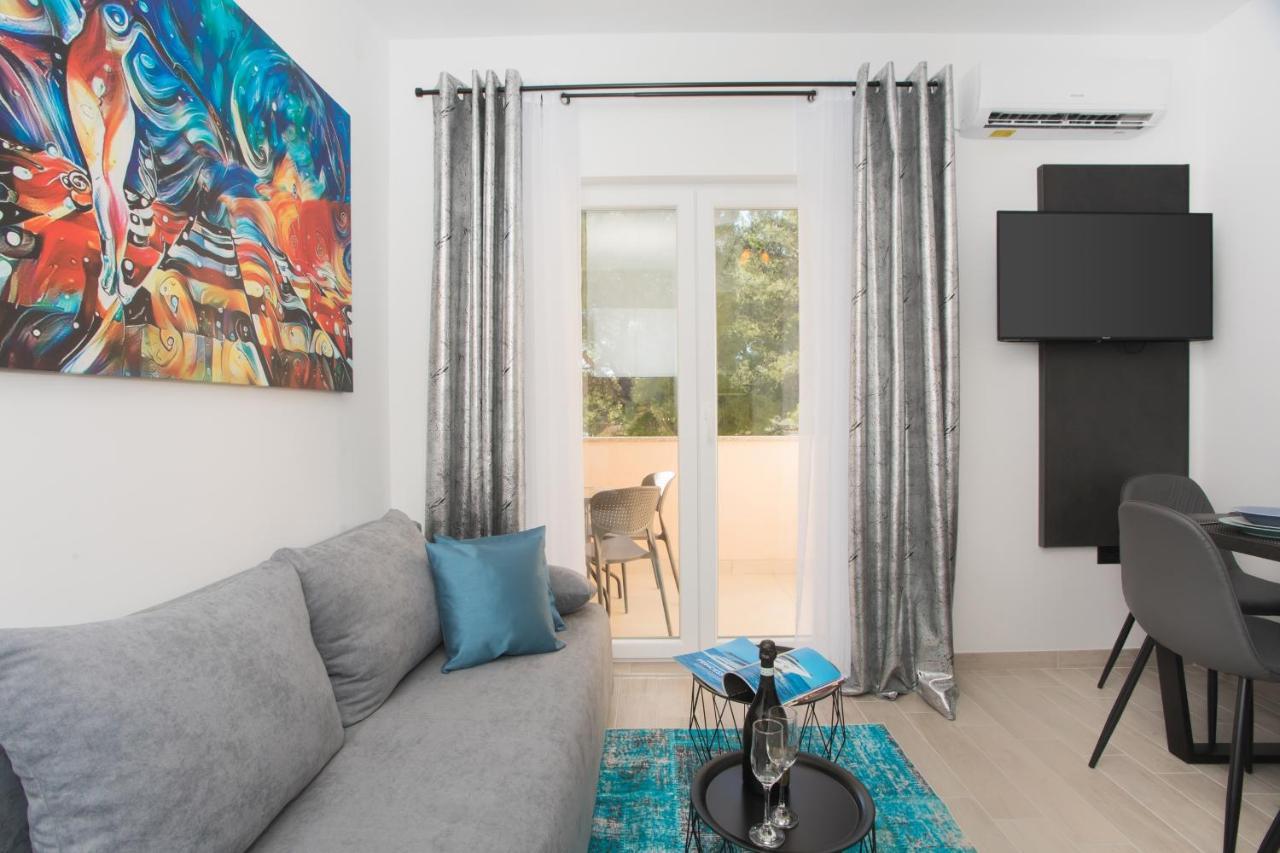 Apartmani Rispet シベニク エクステリア 写真