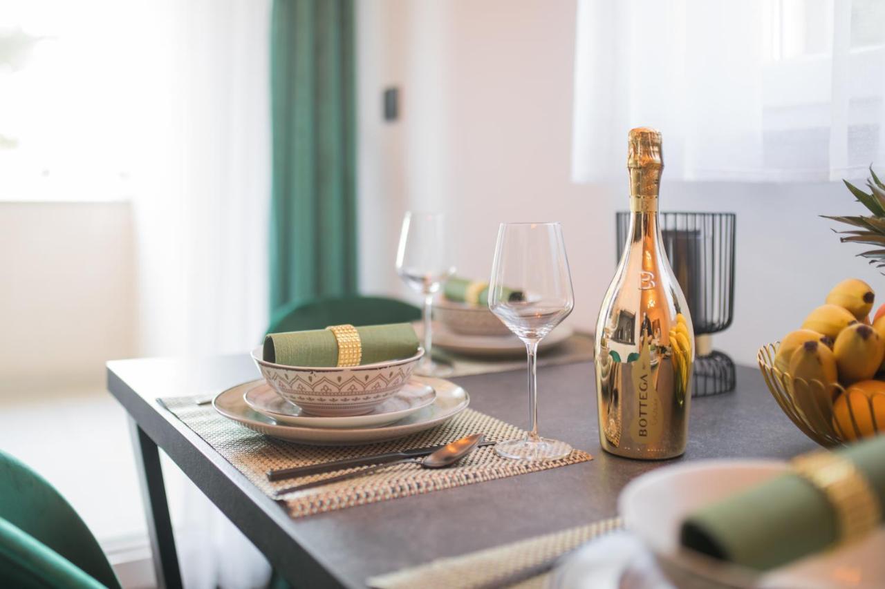 Apartmani Rispet シベニク エクステリア 写真